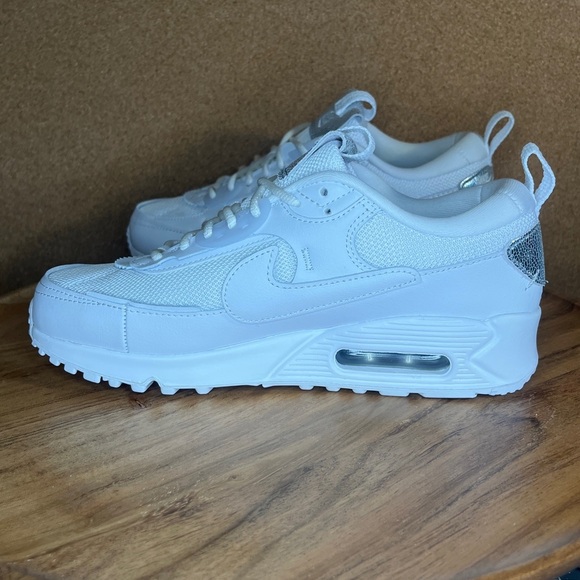 Nike
Air max 90 futura
Studded swoosh’
Brand new - Picture 5 of 12